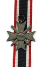 Kriegsverdienstkreuz 2. Klasse 1939 mit Schwertern, Hst. 45 – Bild 2