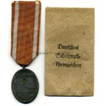 Schutzwall Ehrenzeichen und Verleihungstüte, Hst. Carl Poellath Schrobenhausen