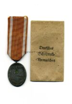 Schutzwall Ehrenzeichen und Verleihungstüte, Hst. Carl Poellath Schrobenhausen