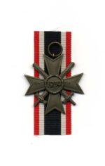 Kriegsverdienstkreuz 2. Klasse 1939 mit Schwertern, Hst. 127 - Moritz Hausch A.G., Pforzheim – Bild 2