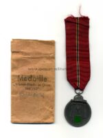 Ostmedaille mit Verleihungstüte, Hst. Metallwarenfabrik Posen, Winterschlacht im Osten 1941/42 -Selten-