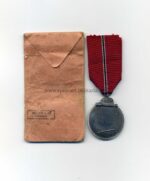 Ostmedaille mit Verleihungstüte, Hst. 4, Winterschlacht im Osten 1941/42 – Bild 2