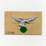 Luftwaffe Mützenadler 1. Form Aluminium auf Verkaufskarton, selten
