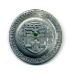 Reichsarbeitsdienst der weiblichen Jugend Dienstbrosche "Kriegseinsatz im RAD der Stadt München", selten