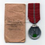 Ostmedaille mit Verleihungstüte, Hst. 65, Winterschlacht im Osten 1941/42