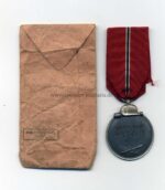 Ostmedaille mit Verleihungstüte, Hst. 65, Winterschlacht im Osten 1941/42 – Bild 2