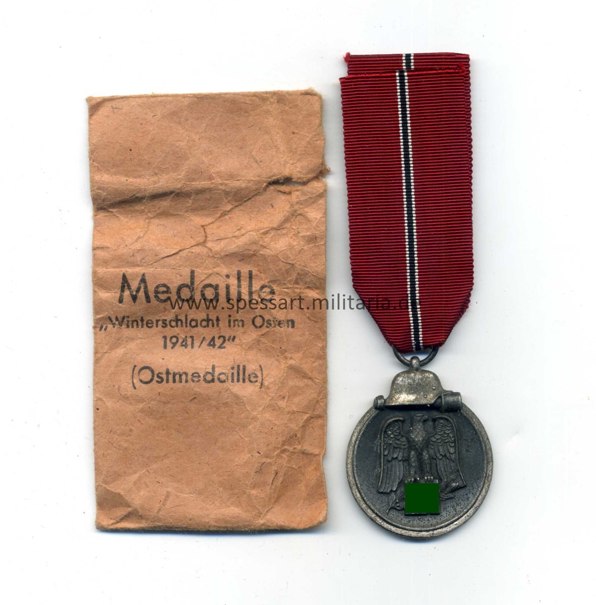 img330 Ostmedaille mit Tüte, Winterschlacht im Osten 1941/42 (Hst. 25 – Arbeitsgemeinschaft der Graveur-, Gold- und Silberschmiedeinnungen, Hanau) – Bild 1