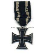 Eisernes Kreuz 2. Klasse 1914, auf Podest