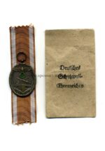 “Schutzwall Ehrenzeichen und Verleihungstüte, Herst. Carl Poellath, Schrobenhausen”