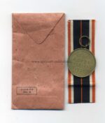 Kriegsverdienstmedaille 1939 mit Tüte, Hst. Friedrich Orth, Wien – Bild 2