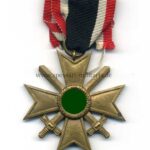 Kriegsverdienstkreuz 2 Klasse mit Schwertern mit Hersteller 45