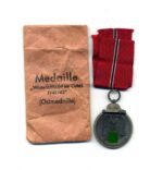 Ostmedaille mit Verleihungstüte, Winterschlacht im Osten 1941/42 (Hst. 15 – Friedrich Orth, Wien)