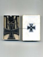 Eisernes Kreuz 1914 2. Klasse (Hst. "KO") in seltener Pappschachtel