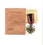 Kriegsverdienstkreuz mit Schwertern 2.Klasse 1939 mit Verleihungstüte, Herst. 13 Gustav Brehmer, Markneukirchen – Bild 2