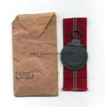 Ostmedaille mit Verleihungstüte, Hst. 98, Winterschlacht im Osten 1941/42 – Bild 2