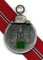 Ostmedaille, Winterschlacht im Osten 1941/42 (Hst. 26 – B.H. Mayer, Pforzheim)