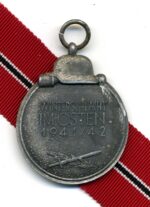 Ostmedaille, Winterschlacht im Osten 1941/42 (Hst. 26 – B.H. Mayer, Pforzheim) – Bild 2