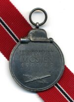 Ostmedaille, Winterschlacht im Osten 1941/42 (Hst. 28 – Eugen Schmidhäussler, Pforzheim) – Bild 2
