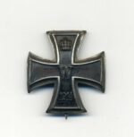 Eisernes Kreuz 1. Klasse 1914 mit Hersteller "KO" stark gewölbt