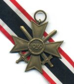 Kriegsverdienstkeuz 2. Klasse mit Schwertern, Hst. 100 – Bild 2