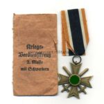 Kriegsverdienstkreuz mit Schwertern 2.Klasse 1939 mit Verleihungstüte, Hst. 65 - Klein & Quenzer, Oberstein