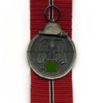 Ostmedaille, Winterschlacht im Osten 1941/42 (Hst. 25 – Arbeitsgemeinschaft der Graveur-, Gold- und Silberschmiedeinnungen, Hanau)