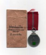 Ostmedaille mit Verleihungstüte, Hst. 19 - "E. Ferdinand Wiedmann, Frankfurt", Winterschlacht im Osten 1941/42