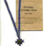 Ehrenkreuz der deutschen Mutter in Bronze (Mutterkreuz) mit Verleihungstüte, "Wilhelm Deumer, Lüdenscheid"