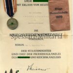 Kriegsverdienstmedaille 1939 mit Tüte und Urkunde