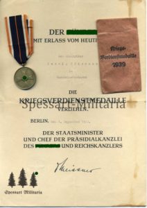 Kriegsverdienstmedaille 1939 mit Tüte und Urkunde