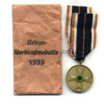 Kriegsverdienstmedaille 1939 mit Tüte, Hst. Klein & Quenzer, Oberstein