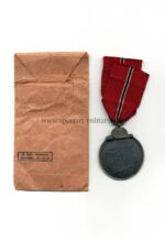 Ostmedaille mit Verleihungstüte, Hst. 19 – “E. Ferdinand Wiedmann, Frankfurt a. Main”, Winterschlacht im Osten 1941/42 – Bild 2