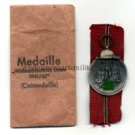Ostmedaille mit Verleihungstüte, Hst. 65, Winterschlacht im Osten 1941/42