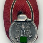 Ostmedaille an Einzelspange, Winterschlacht im Osten 1941/42 (Hst. 98 -  Rudolf Souval, Wien)