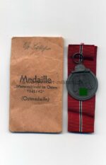 Ostmedaille mit Verleihungstüte, Hst. 3 - "Wilhelm Deumer, Lüdenscheid", Winterschlacht im Osten 1941/42
