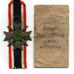 Kriegsverdienstkreuz mit Schwertern 2.Klasse 1939 mit Verleihungstüte, Hst. 65 - Klein & Quenzer, Oberstein