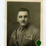 Portrait Bild SA mit Ordensspange und Parteiabzeichen