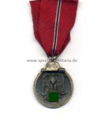 Ostmedaille, Winterschlacht im Osten 1941/42 (Hst. 18 -Karl Wurster KG, Markneukirchen)