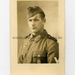 Portrait Heer Obergefreiter mit Ek2 und Verwundetenabzeichen Silber