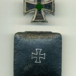Eisernes Kreuz 1. Klasse 1939 im Etui, Hersteller B.H. Mayer, Pforzheim