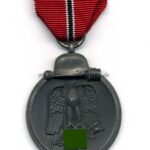 Ostmedaille, Winterschlacht im Osten 1941/42 (Hst. 26 – B.H. Mayer, Pforzheim)