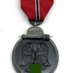 Ostmedaille, Winterschlacht im Osten 1941/42 (Hst. 23 – Arbeitsgemeinschaft für Heeresbedarf in der Graveur & Ziselierinnung, Berlin)