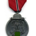 Ostmedaille, Winterschlacht im Osten 1941/42 (Hst. 23 – Arbeitsgemeinschaft für Heeresbedarf in der Graveur & Ziselierinnung, Berlin)