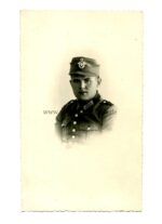 Portrait Schutzpolizei Unterwachtmeister mit Baschlikmütze