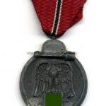 Ostmedaille, Winterschlacht im Osten 1941/42 (Hst. 23 – Arbeitsgemeinschaft für Heeresbedarf in der Graveur & Ziselierinnung, Berlin)