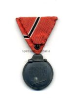 Ostmedaille, Winterschlacht im Osten 1941/42 Trageweise Österreich (Dreiecksband) (Hst. 98 – Rudolf Souval, Wien) – Bild 2