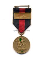 Medaille zur Erinnerung an den 1. Oktober 1938 mit Spange Prager Burg