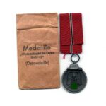 Ostmedaille, Winterschlacht im Osten 1941/42 mit Verleihungstüte (Hst. 10 – Förster & Barth, Pforzheim)