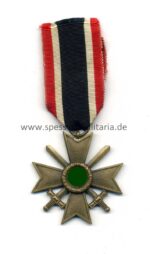 Kriegsverdienstkreuz 2 Klasse mit Schwertern mit Hersteller 32