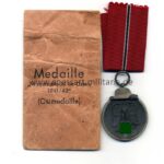Ostmedaille mit Verleihungstüte, Winterschlacht im Osten 1941/42 (Hst. 15 – Friedrich Orth, Wien)
